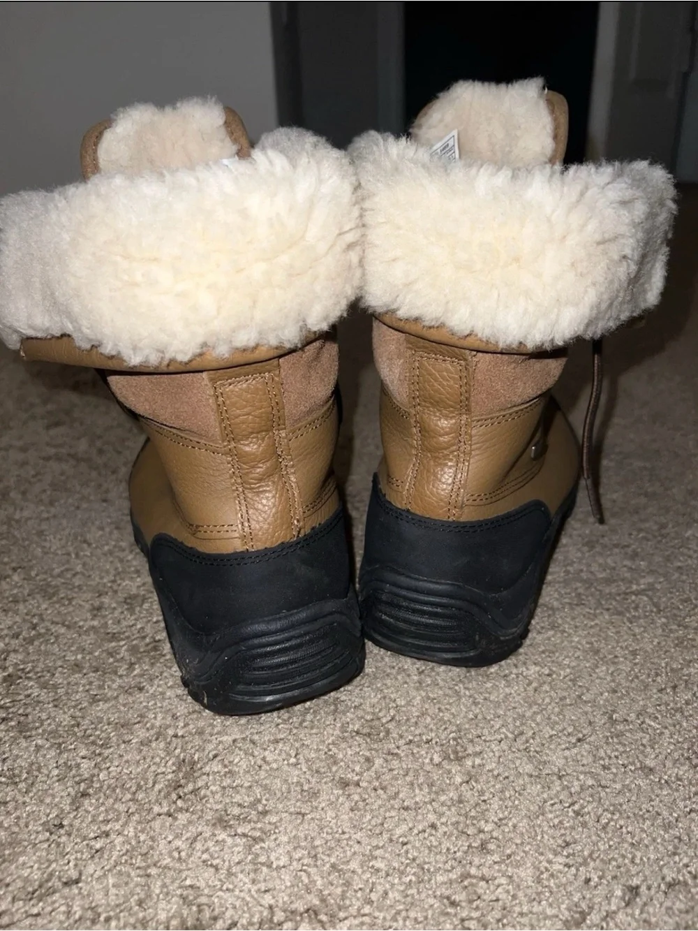UGG Women's Winter/Snow Boots Size 8.5